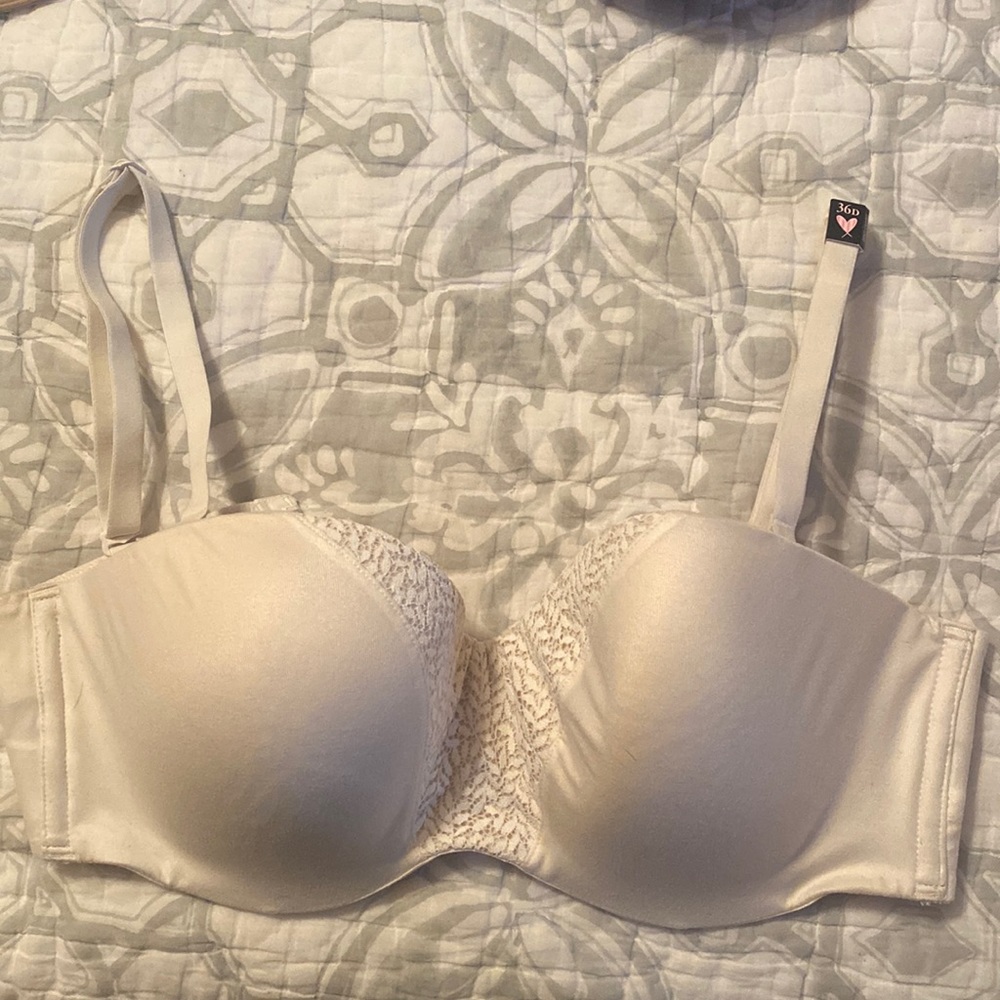 36D Victoria Secret Bra NWT Memory foam cup